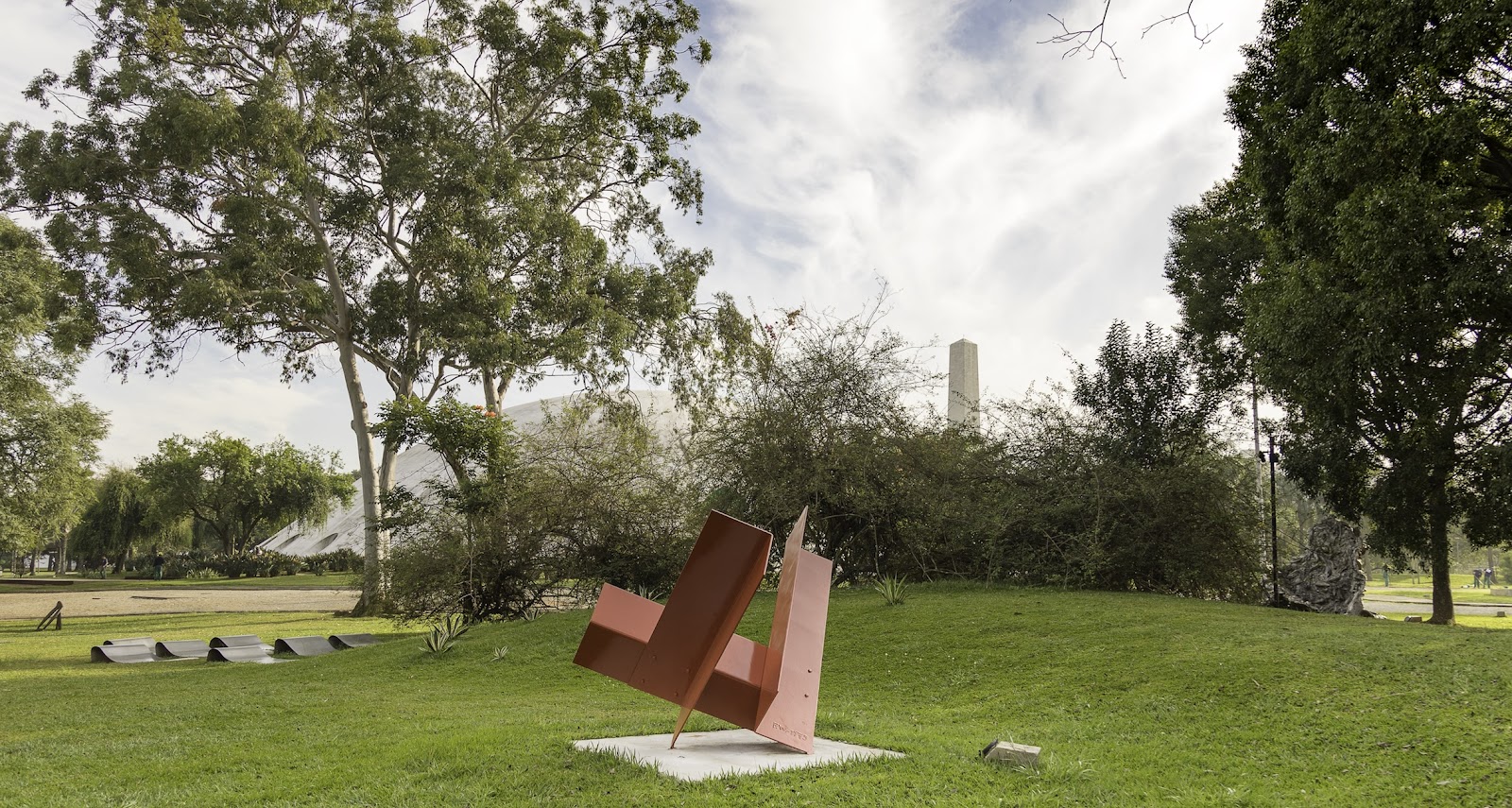 Base de monumento em granito restaurada